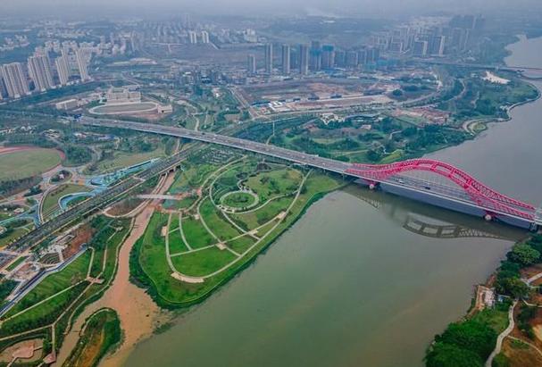 蓉江新区:赣州十年跃升的"黄金十字路口"