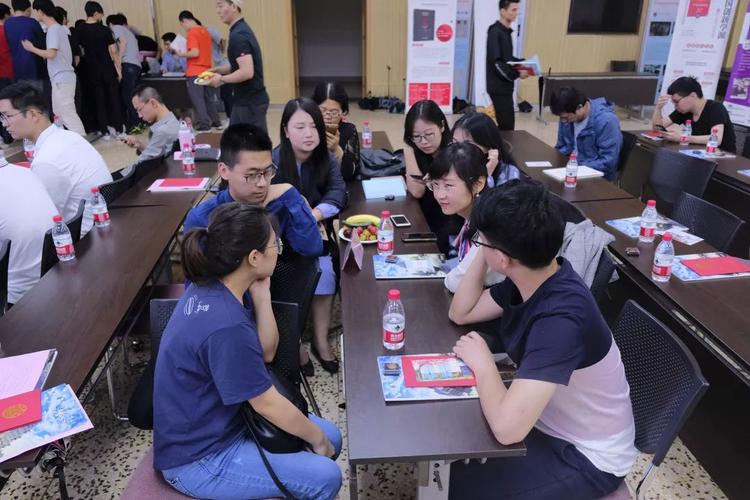 2019届校友亲和使者聘任仪式暨毕业生恳谈会举行